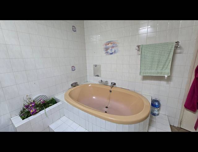 3 BEDROOM FREEHOLD FOR SALE IN REGENTS PARK